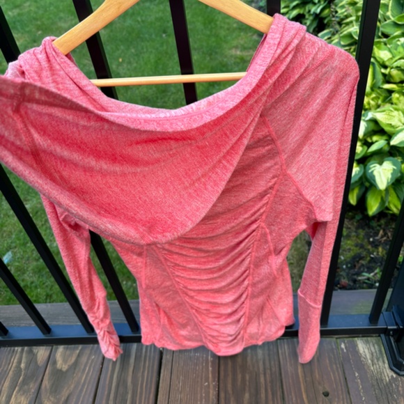 Ladies Light Hooded Pullover in Watermelon Pink NWOT, size large - Picture 3 of 9